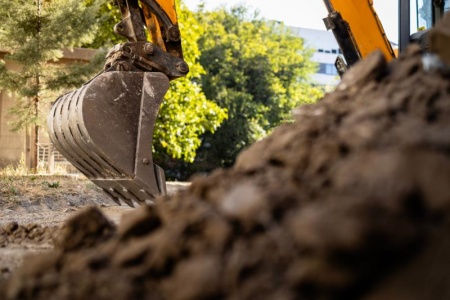 Préparer votre terrain avant construction, guide du terrassement réussi